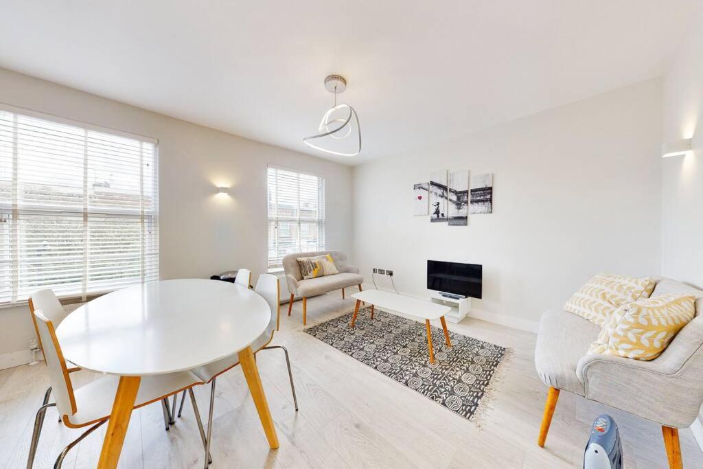 Stylish 2Bed2Bath Flat 4Min From Tube Station Villa London Exterior photo