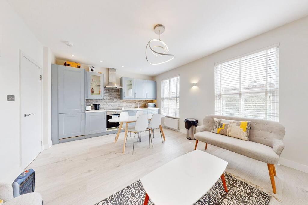 Stylish 2Bed2Bath Flat 4Min From Tube Station Villa London Exterior photo